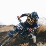 Comment bien choisir son guidon de motocross pour limiter le mal de bras ? Le guide complet !