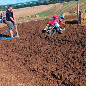 Comment bien prendre un virage en ornière en motocross ?