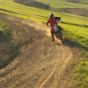 Comment réussir un virage à plat en motocross ?