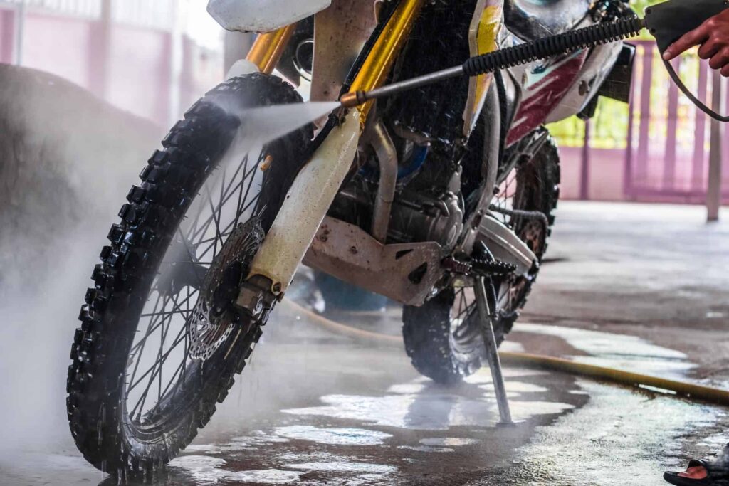 Moto Boueuse ? Nettoyage Express et Efficace - Creations Mx Factory Moto Boueuse ? Nettoyage Express et Efficace