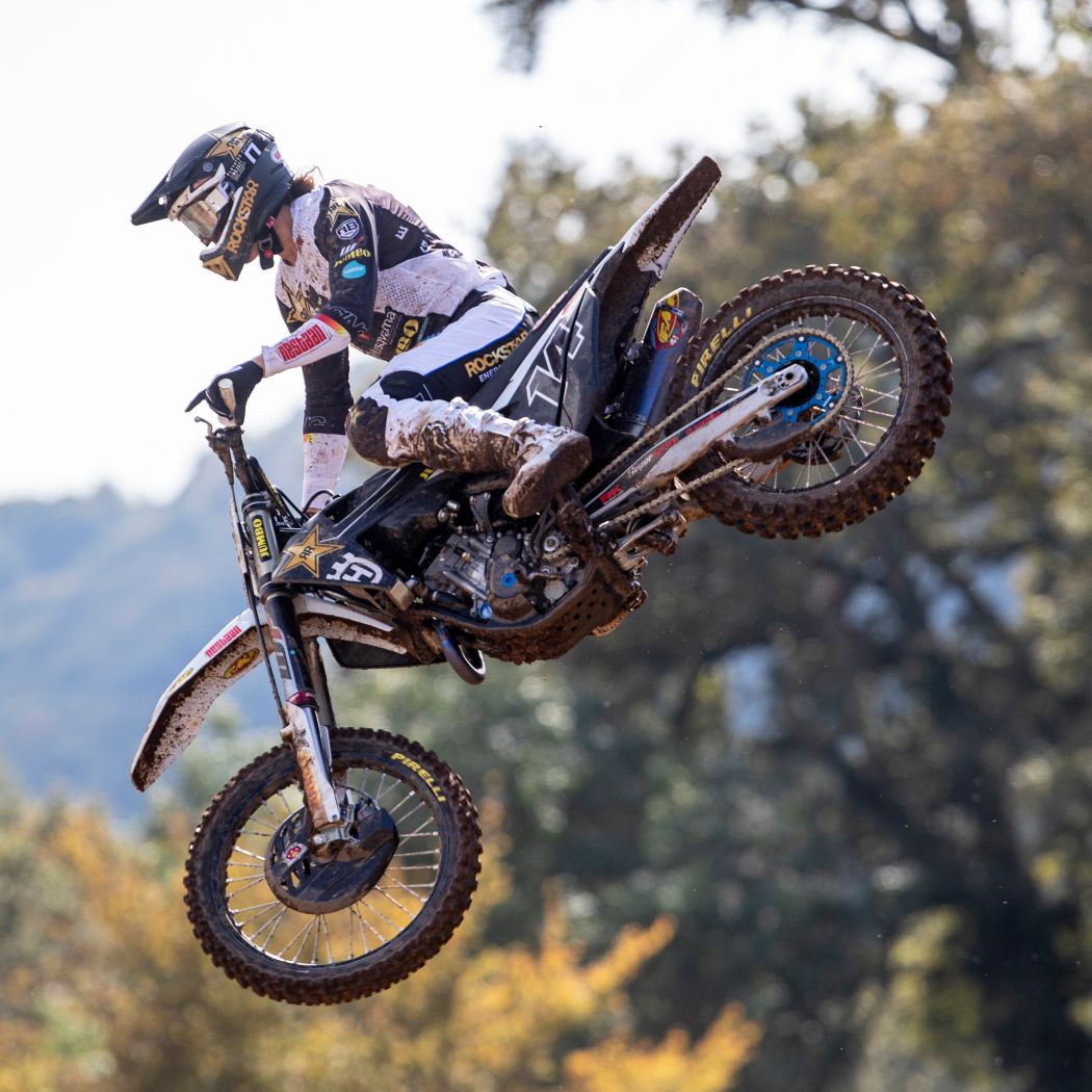 Jed Beaton au MXGP de France 2021 équipé des pneus Dunlop Geomax sur sa moto de motocross