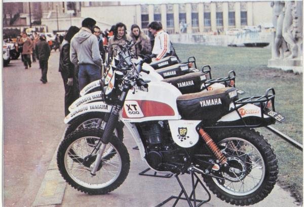Départ du premier Paris-Alger-Dakar 1979 | Trocadéro, Paris - Creations Mx Factory Départ du premier rallye Paris-Alger-Dakar 1979 au Trocadéro à Paris