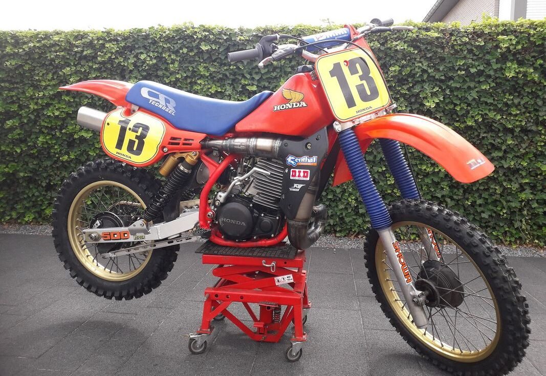 Honda CR 500R – Légende du Motocross 2 Temps (1984–2001) - Creations Mx Factory Honda CR 500R motocross 2 temps légende machine cross 1984 2001