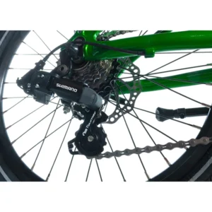 Leader Fox Gamp 20 2026 – VTT Garçon Vert 6 Vitesses - Creations Mx Factory Rear wheel with Shimano derailleur, cassette, and green bike frame with a disc brake rotor visible on the hub side.