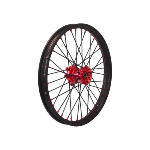 NRTeam – Roue Complète Avant 21x1.60 Rouge Honda CRF 450 R 2002-2026 La roue avant NRTeam 21x1.60 rouge pour Honda CRF 450 R 2002-2026 associe une jante GLM aluminium 7050 noire, un moyeu aluminium anodisé rouge, des rayons inox noirs et des nipples Ergal. Livrée complète avec roulements, entretoises et bande de protection pour nipples, prête à être installée.