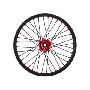 NRTeam – Roue Complète Avant 21x1.60 Rouge Honda CRF 450 R 2002-2026 - Creations Mx Factory La roue avant NRTeam 21x1.60 rouge pour Honda CRF 450 R 2002-2026 associe une jante GLM aluminium 7050 noire, un moyeu aluminium anodisé rouge, des rayons inox noirs et des nipples Ergal. Livrée complète avec roulements, entretoises et bande de protection pour nipples, prête à être installée.