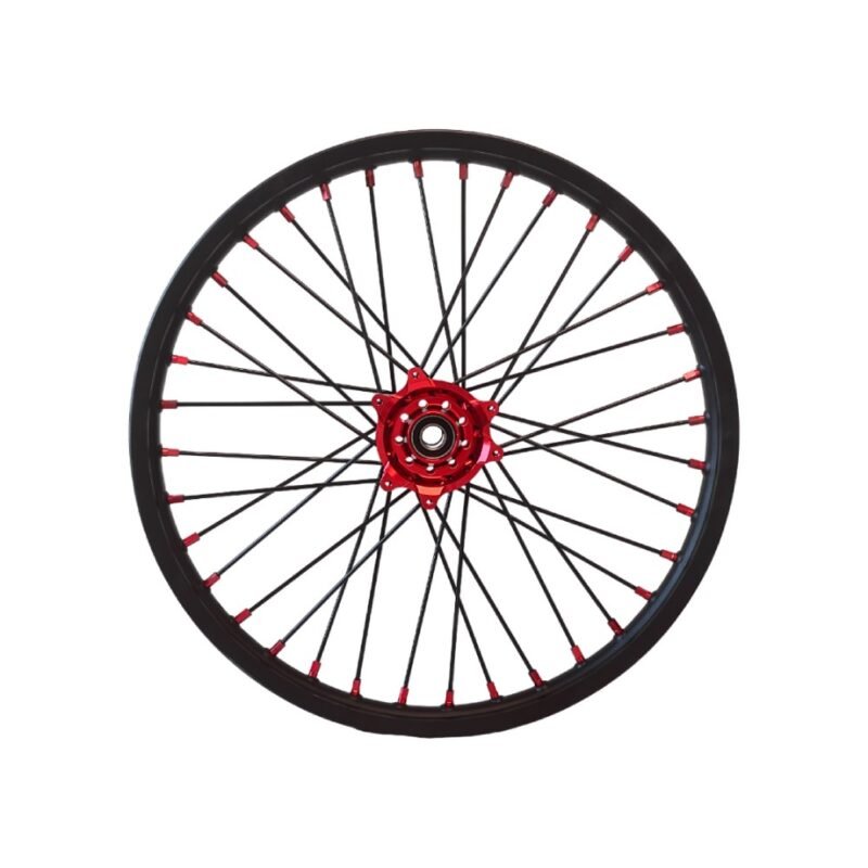 NRTeam – Roue Complète Avant 21x1.60 Rouge Honda CRF 450 R 2002-2026 - Creations Mx Factory La roue avant NRTeam 21x1.60 rouge pour Honda CRF 450 R 2002-2026 associe une jante GLM aluminium 7050 noire, un moyeu aluminium anodisé rouge, des rayons inox noirs et des nipples Ergal. Livrée complète avec roulements, entretoises et bande de protection pour nipples, prête à être installée.